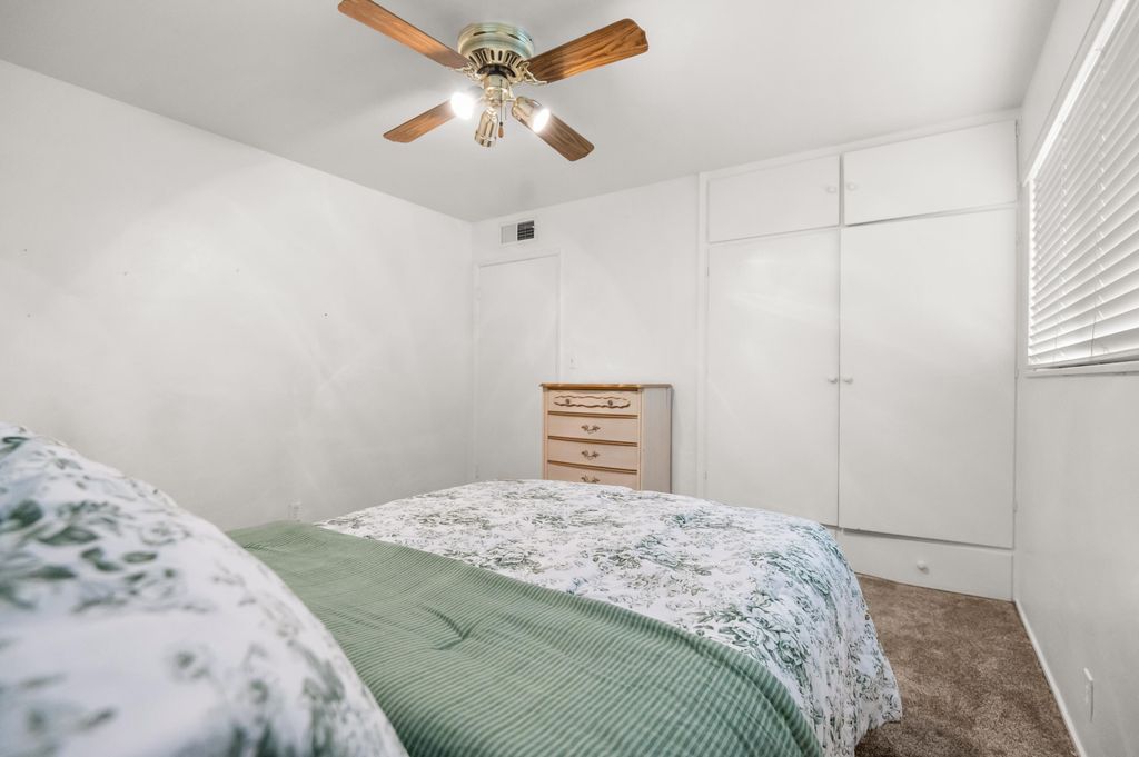 Image 37 of property listing at 214 N Linwood Street, Visalia, CA 93291