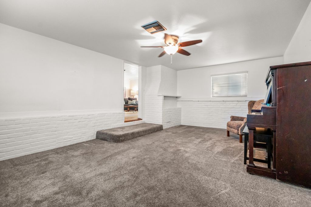 Image 40 of property listing at 214 N Linwood Street, Visalia, CA 93291