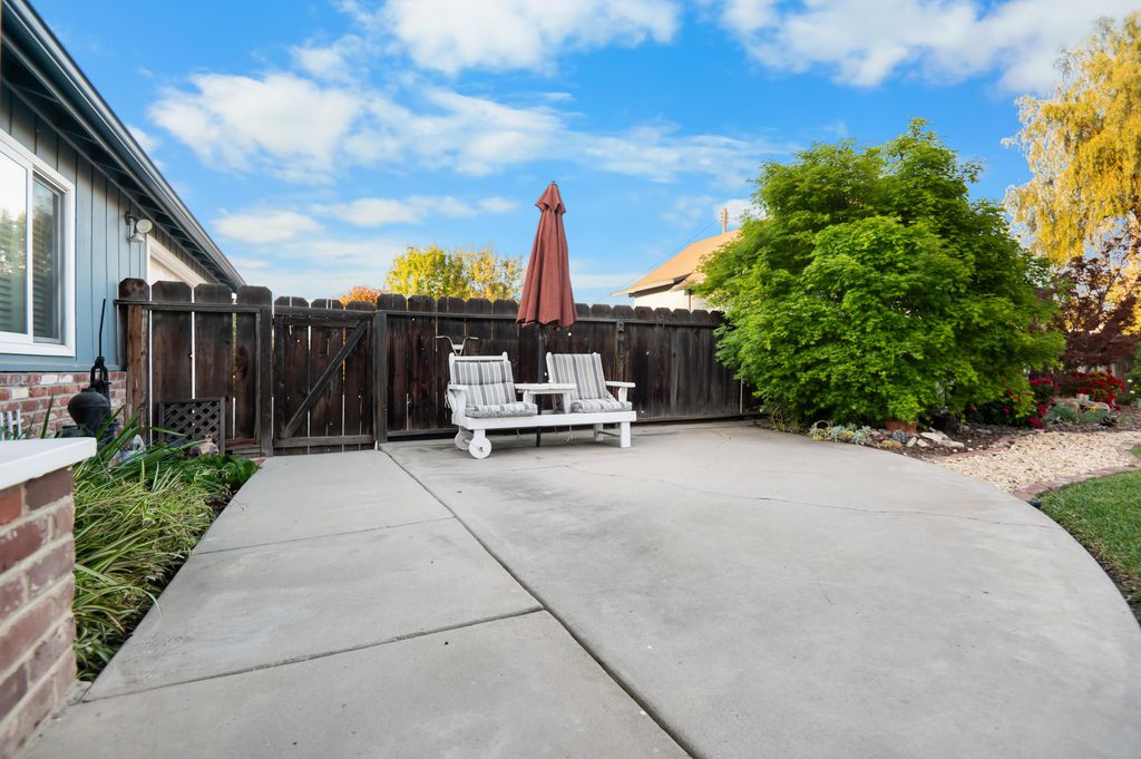 Image 46 of property listing at 214 N Linwood Street, Visalia, CA 93291