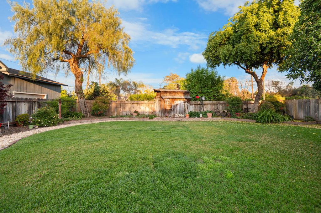 Image 48 of property listing at 214 N Linwood Street, Visalia, CA 93291