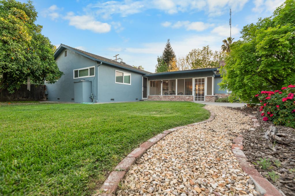 Image 53 of property listing at 214 N Linwood Street, Visalia, CA 93291