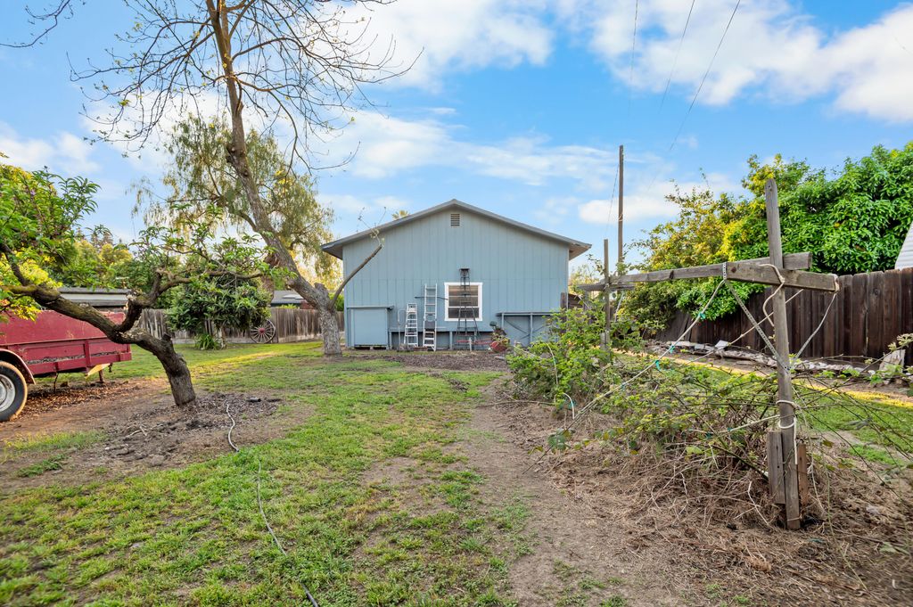 Image 58 of property listing at 214 N Linwood Street, Visalia, CA 93291