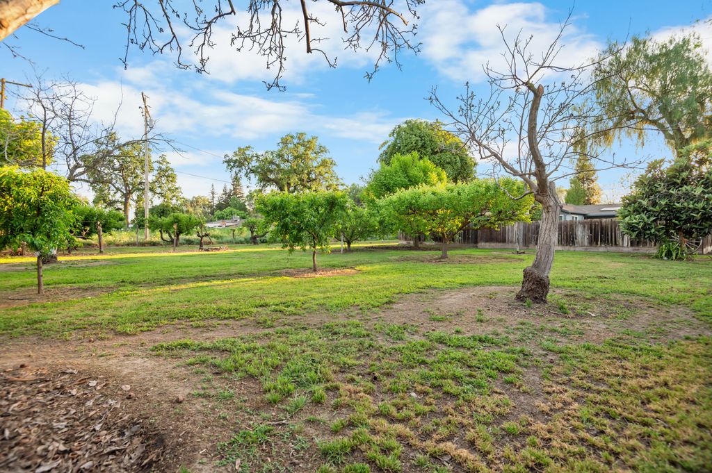 Image 59 of property listing at 214 N Linwood Street, Visalia, CA 93291