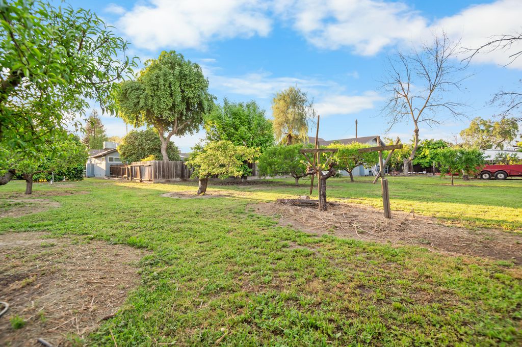 Image 60 of property listing at 214 N Linwood Street, Visalia, CA 93291