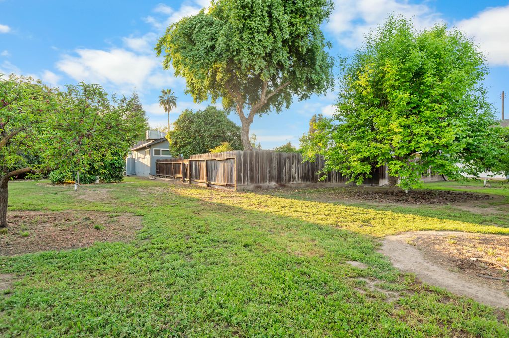 Image 61 of property listing at 214 N Linwood Street, Visalia, CA 93291