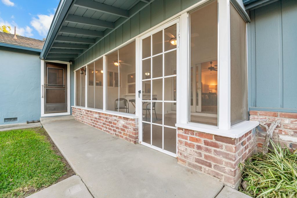 Image 64 of property listing at 214 N Linwood Street, Visalia, CA 93291