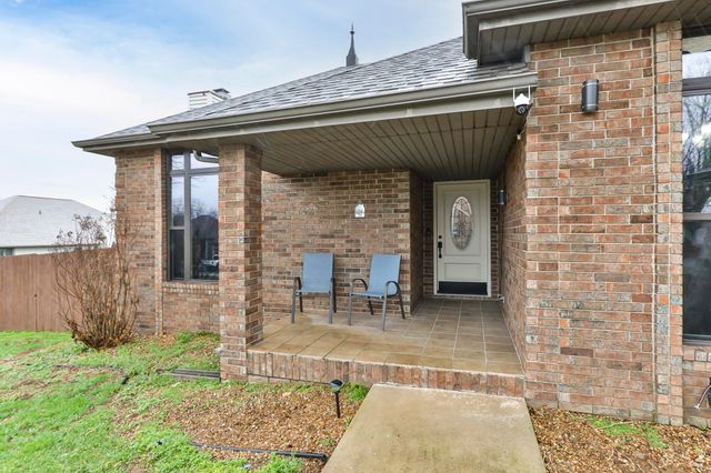 2020 N Equestrian Lane, Nixa, MO 65714