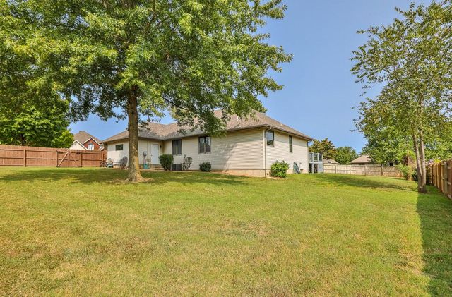 2020 N Equestrian Lane, Nixa, MO 65714