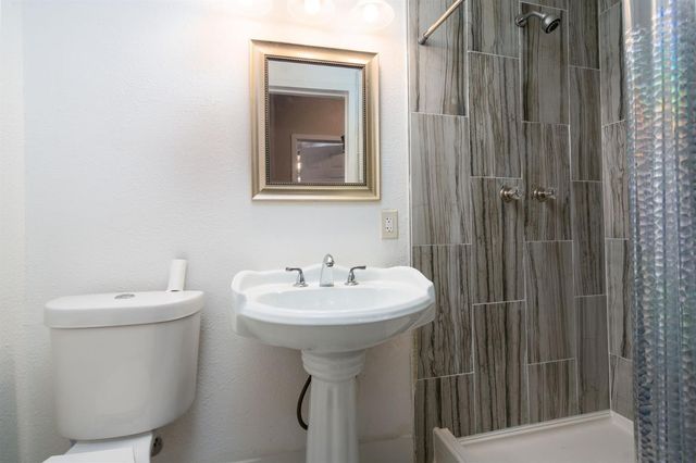 3813 Fig St, Sacramento, CA 95838