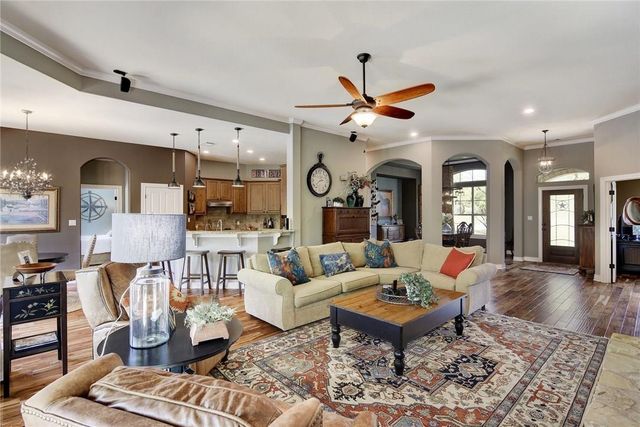 300 High Plains DR, Dripping Springs, TX 78620