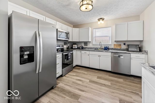 1379 Fiesta Drive, Franklin, IN 46131