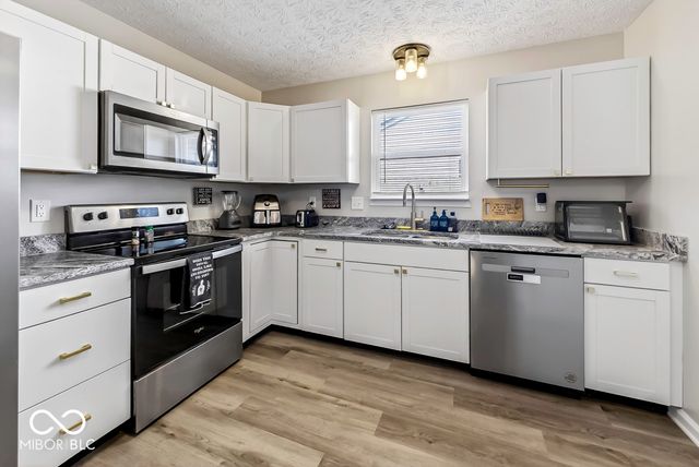1379 Fiesta Drive, Franklin, IN 46131