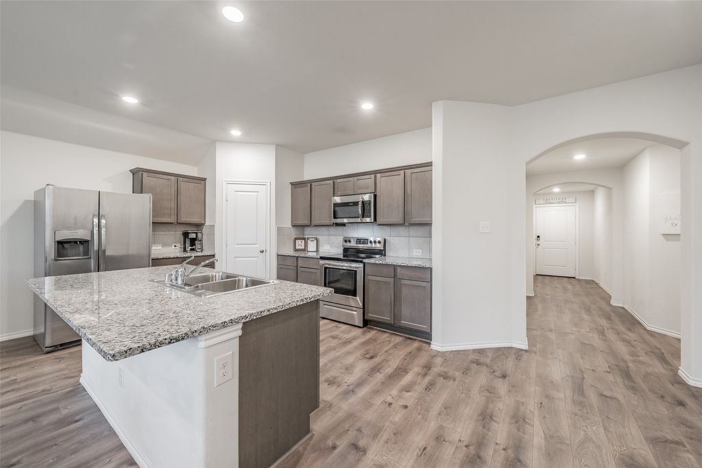 716 Alton Drive, Aubrey, TX 76227 — photo 2