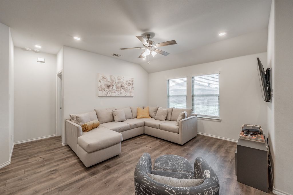716 Alton Drive, Aubrey, TX 76227 — photo 3