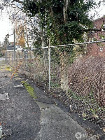 3024 Grand Avenue, Everett, WA 98201