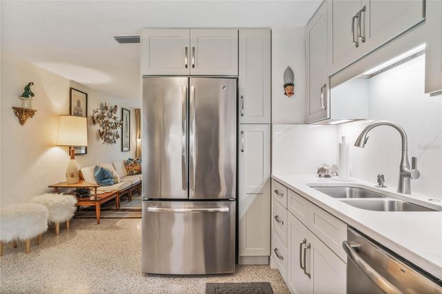 809 E 15TH AVENUE, New Smyrna Beach, FL 32169