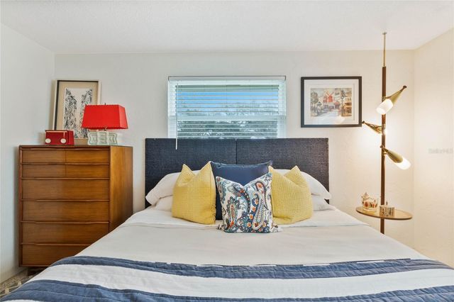 809 E 15TH AVENUE, New Smyrna Beach, FL 32169