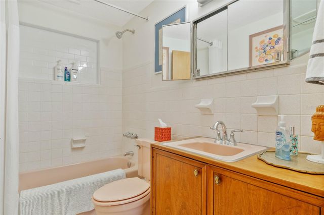 809 E 15TH AVENUE, New Smyrna Beach, FL 32169