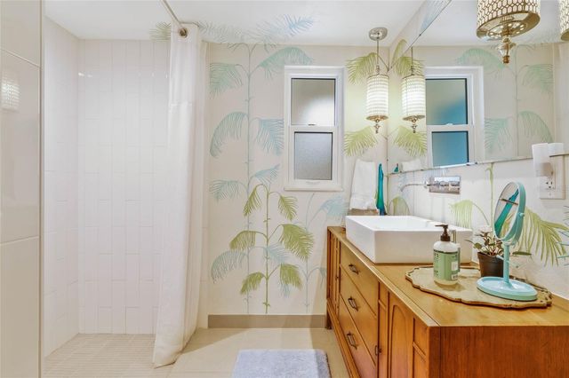 809 E 15TH AVENUE, New Smyrna Beach, FL 32169