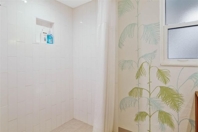 809 E 15TH AVENUE, New Smyrna Beach, FL 32169