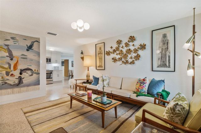 809 E 15TH AVENUE, New Smyrna Beach, FL 32169