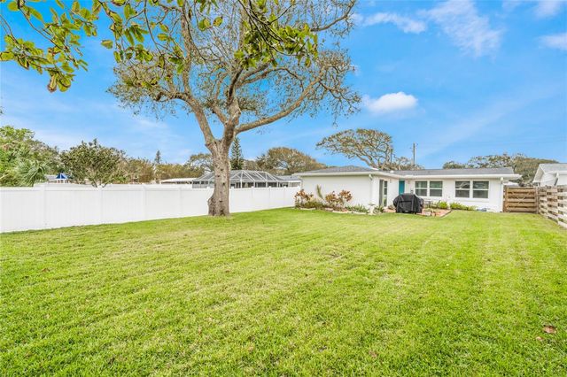 809 E 15TH AVENUE, New Smyrna Beach, FL 32169