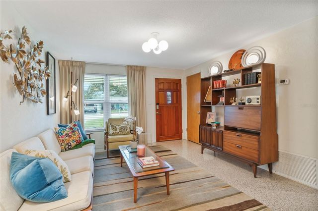 809 E 15TH AVENUE, New Smyrna Beach, FL 32169