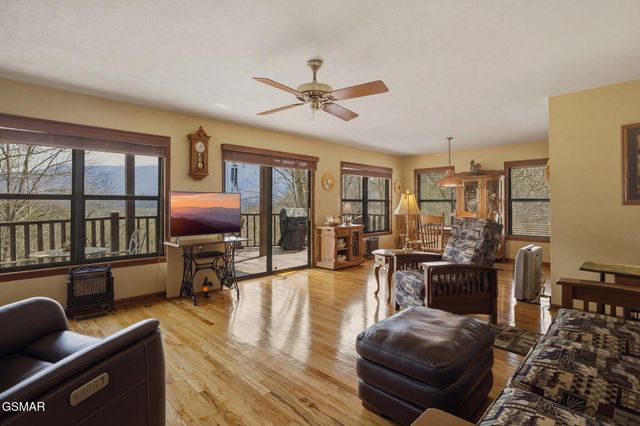 3132 Wears Overlook Lane, Sevierville, TN 37862