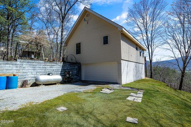 3132 Wears Overlook Lane, Sevierville, TN 37862
