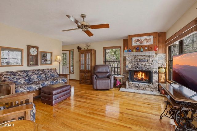 3132 Wears Overlook Lane, Sevierville, TN 37862