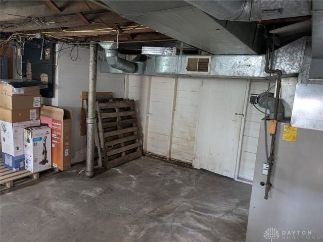 1582 S Smithville Road 1580, Dayton, OH 45410