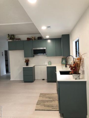 1845 Pilgrim Street, Ferndale, MI 48220