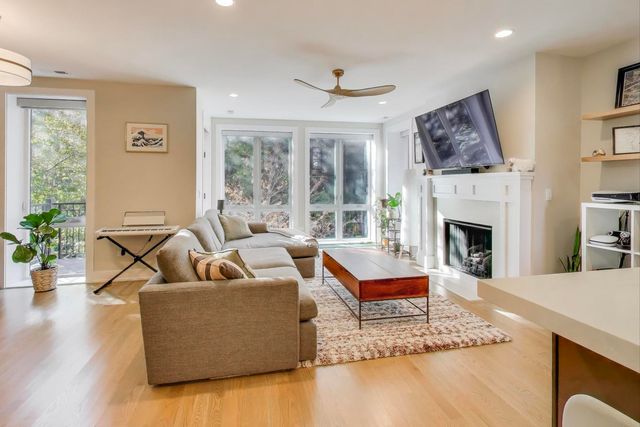 3533 N Fremont Street 2, Chicago, IL 60657