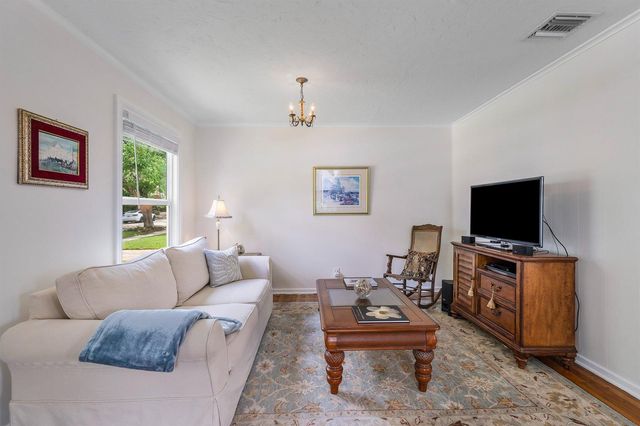 816 Avon Road, West Palm Beach, FL 33401