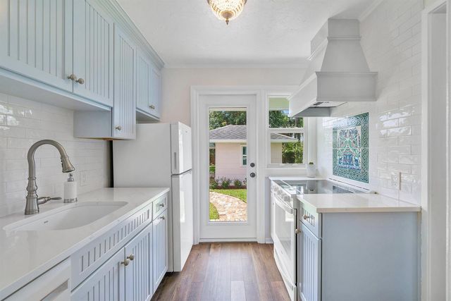816 Avon Road, West Palm Beach, FL 33401