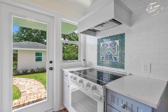 816 Avon Road, West Palm Beach, FL 33401