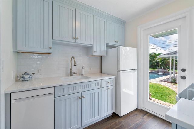 816 Avon Road, West Palm Beach, FL 33401
