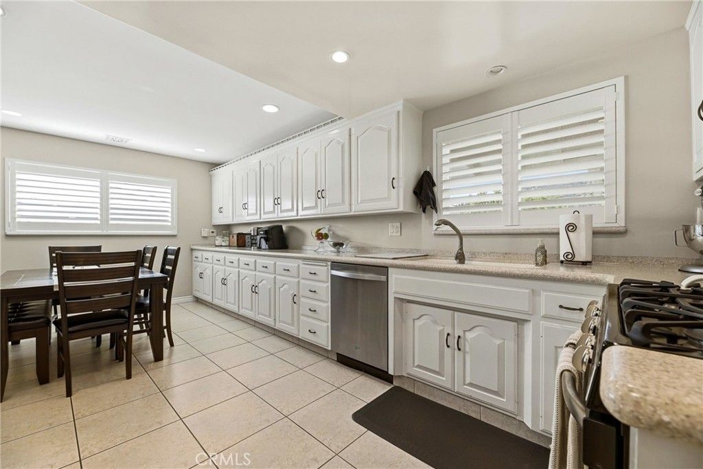 Image 16 of property listing at 930 La Rue, La Verne, CA 91750
