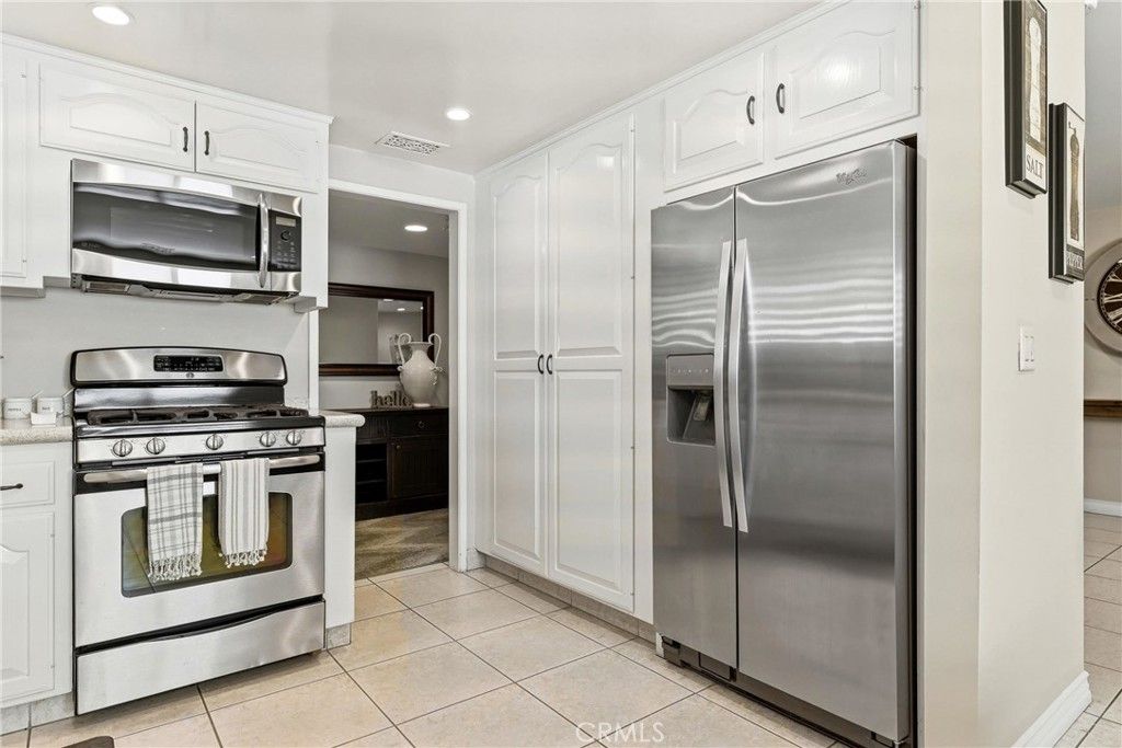 Image 17 of property listing at 930 La Rue, La Verne, CA 91750