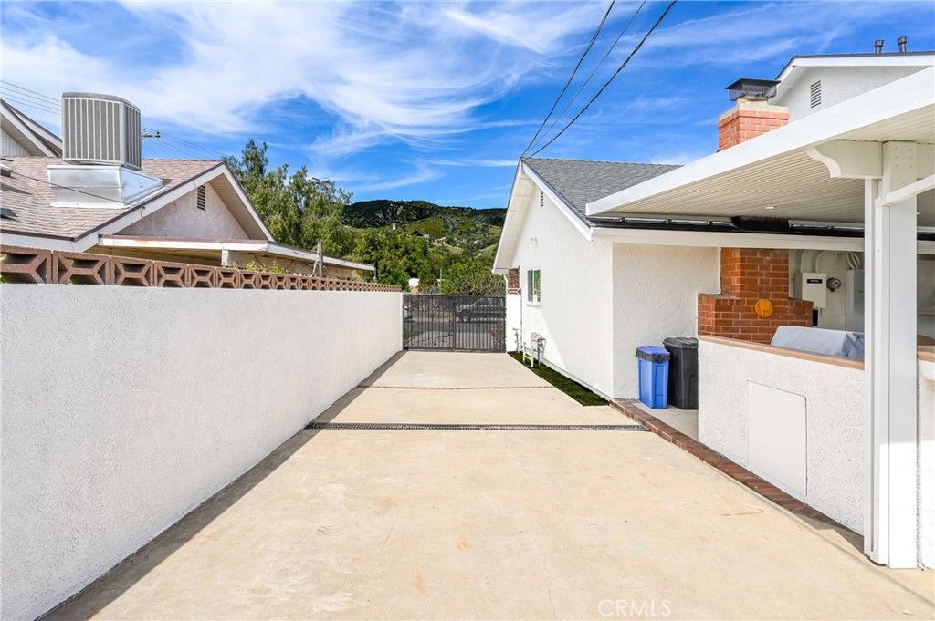 Image 40 of property listing at 930 La Rue, La Verne, CA 91750