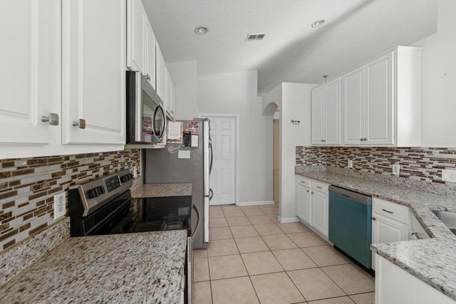 3181 STONEHURST CIRCLE, Kissimmee, FL 34741