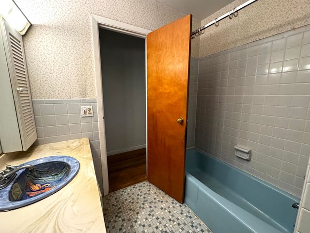 142 Pine Circle, Bennington, VT 05201