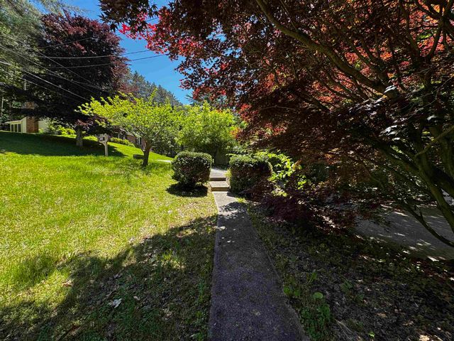 142 Pine Circle, Bennington, VT 05201