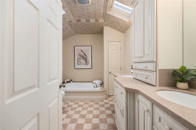 22 Miles Avenue 8, Providence, RI 02906