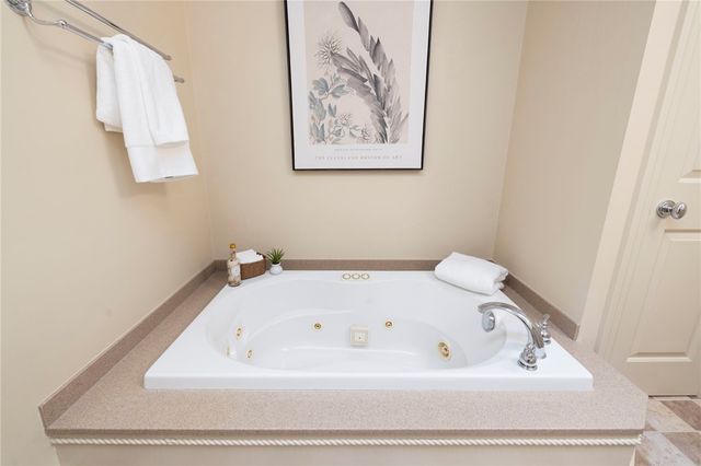 22 Miles Avenue 8, Providence, RI 02906