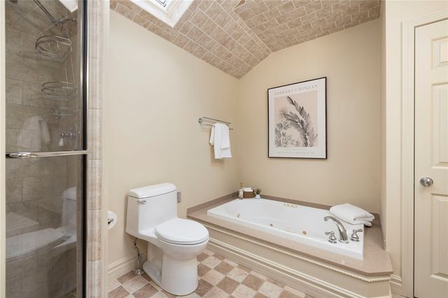 22 Miles Avenue 8, Providence, RI 02906