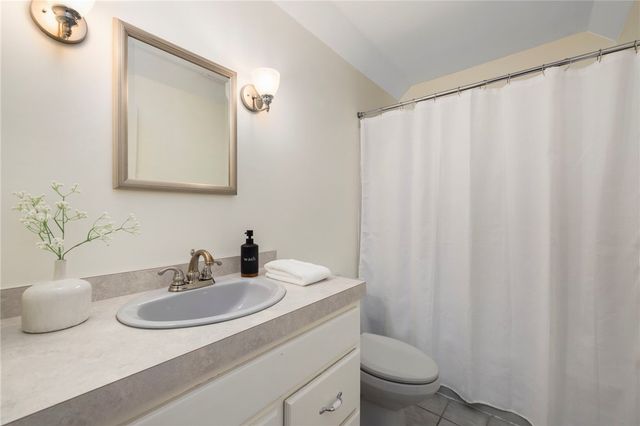 22 Miles Avenue 8, Providence, RI 02906