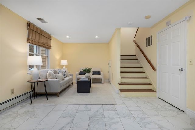 22 Miles Avenue 8, Providence, RI 02906