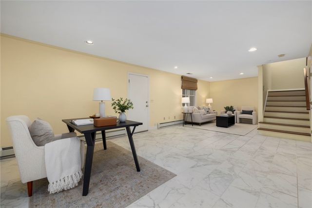 22 Miles Avenue 8, Providence, RI 02906