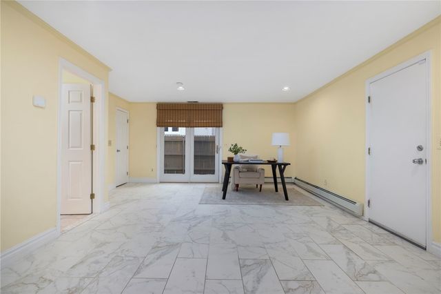 22 Miles Avenue 8, Providence, RI 02906